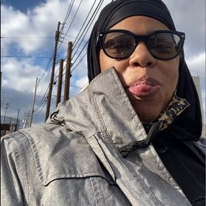 Meet your Posher, Sheila